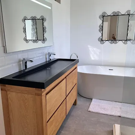 Entire Only 35 Minutes From Puy Du Fou * La Chapelle-Saint-Etienne